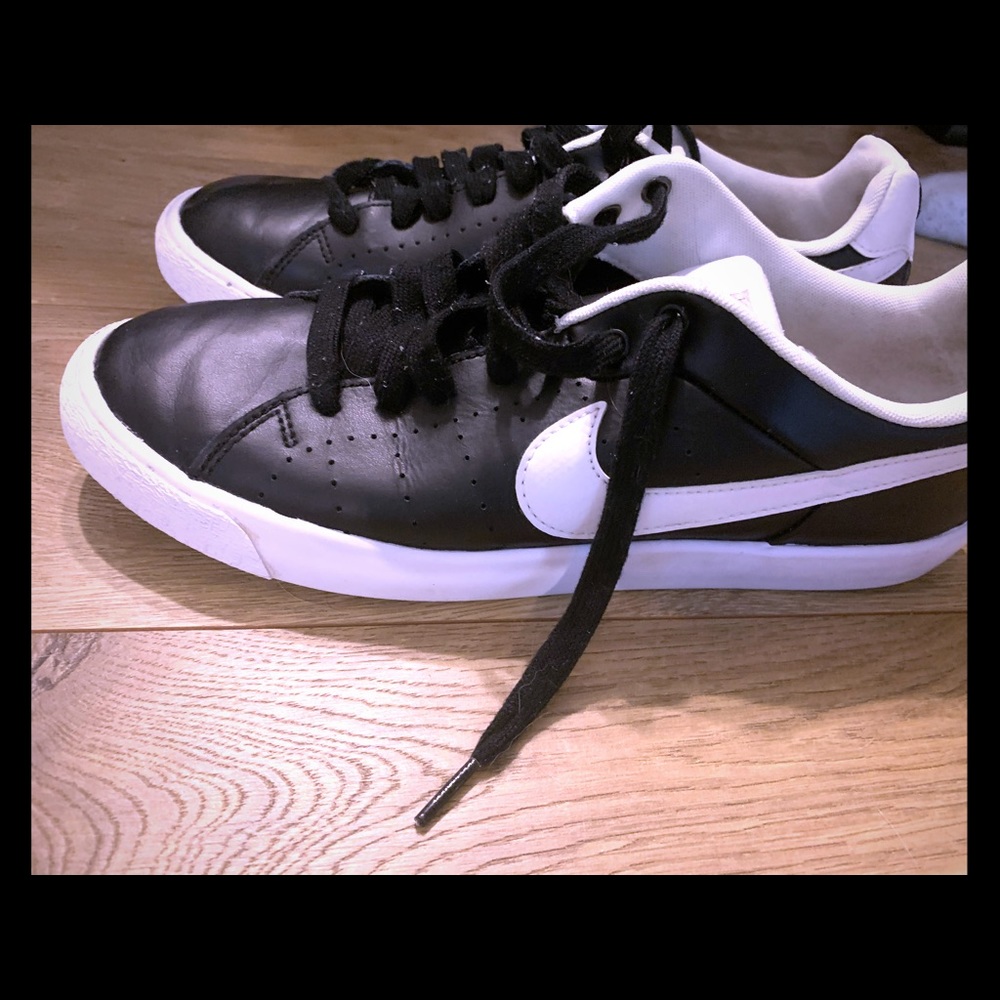 Nike shoes size 10